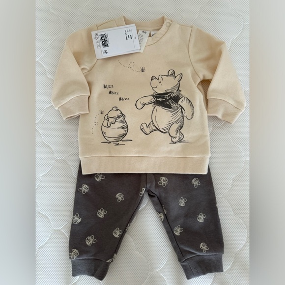Baby Girl Disney Outfits Bundle - Picture 5 of 5